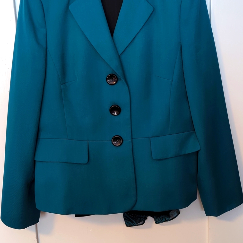 Le Suit Teal Suit size 12 petite